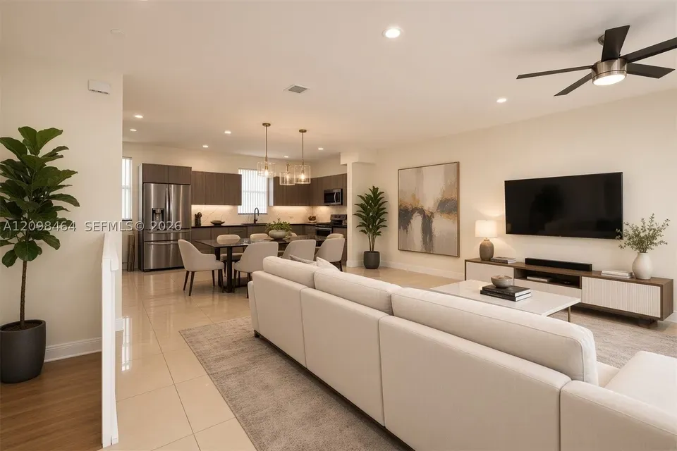 3 Bed 2 Bath Established Multi-Level Townhouse in Hollywood, FL - 4