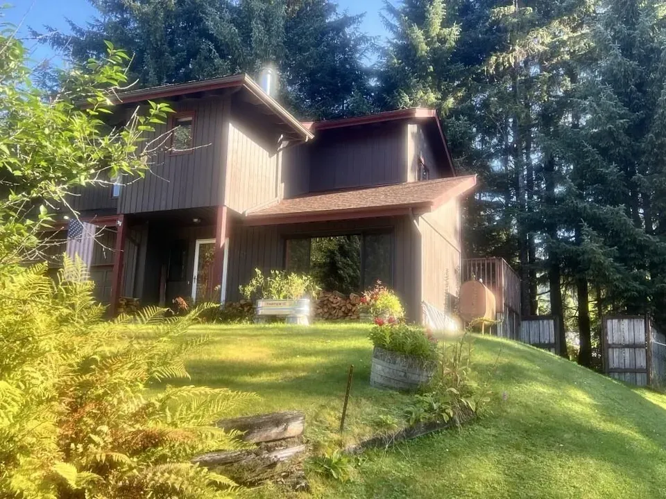 3 Bed 2 Bath Established Multi-Level Townhouse in Juneau, AK