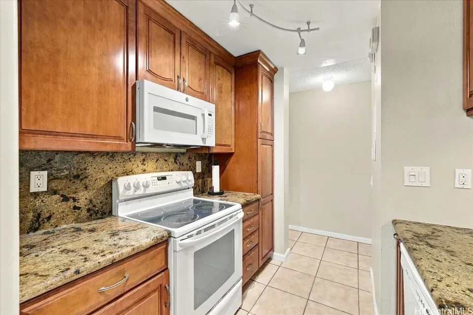 3 Bed 2 Bath Established Multi-Level Townhouse in Kailua, HI - 1