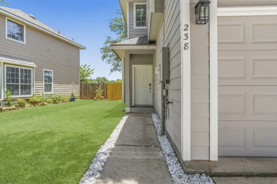 3 Bed 2 Bath Established Multi-Level Townhouse in League City, TX - 3