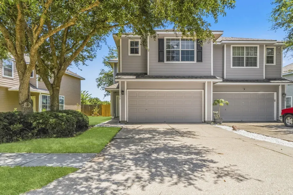 3 Bed 2 Bath Established Multi-Level Townhouse in League City, TX - 4