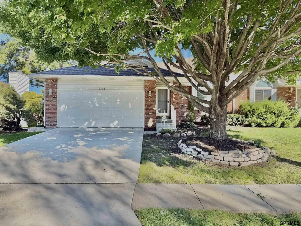 3 Bed 2 Bath Established Multi-Level Townhouse in Lincoln, NE - 1