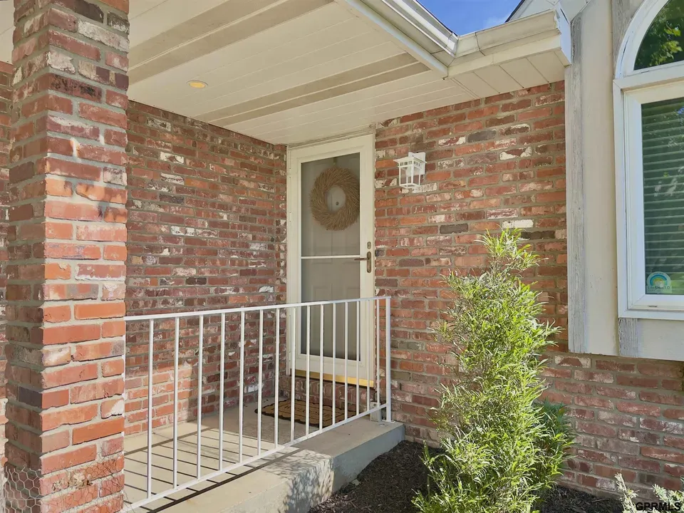 3 Bed 2 Bath Established Multi-Level Townhouse in Lincoln, NE - 2