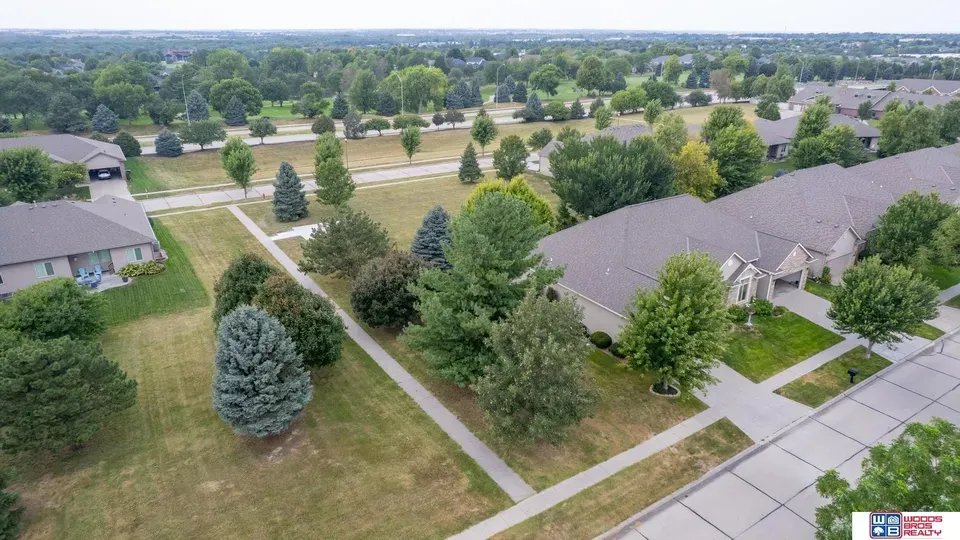 3 Bed 2 Bath Established Multi-Level Townhouse in Lincoln, NE - 2