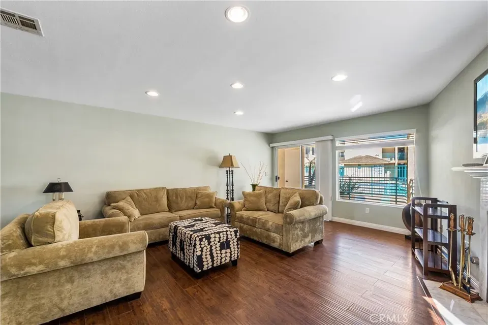 3 Bed 2 Bath Established Multi-Level Townhouse in Los Angeles, CA - 2
