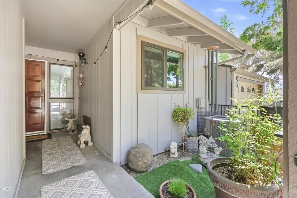 3 Bed 2 Bath Established Multi-Level Townhouse in Medford, OR - 2