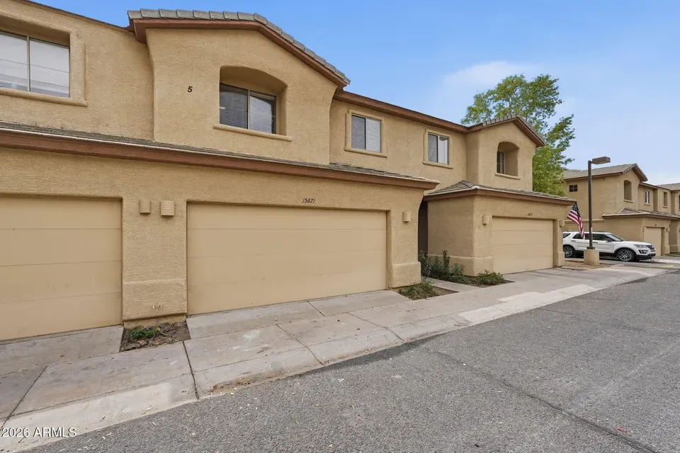 3 Bed 2 Bath Established Multi-Level Townhouse in Phoenix, AZ - 3