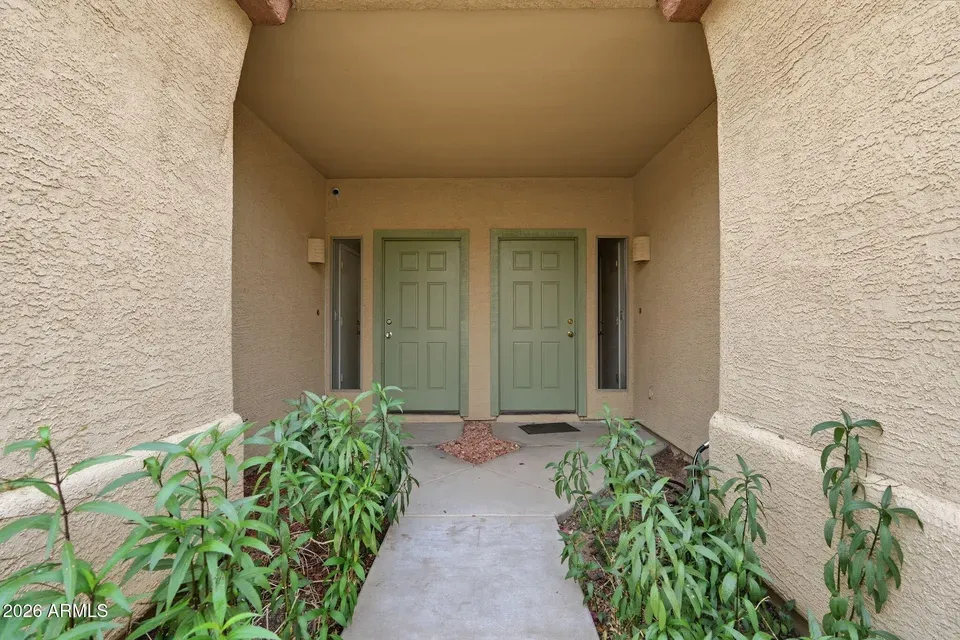 3 Bed 2 Bath Established Multi-Level Townhouse in Phoenix, AZ - 5