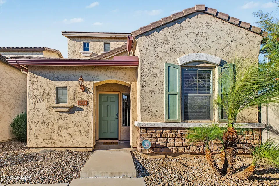 3 Bed 2 Bath Established Multi-Level Townhouse in Phoenix, AZ - 1