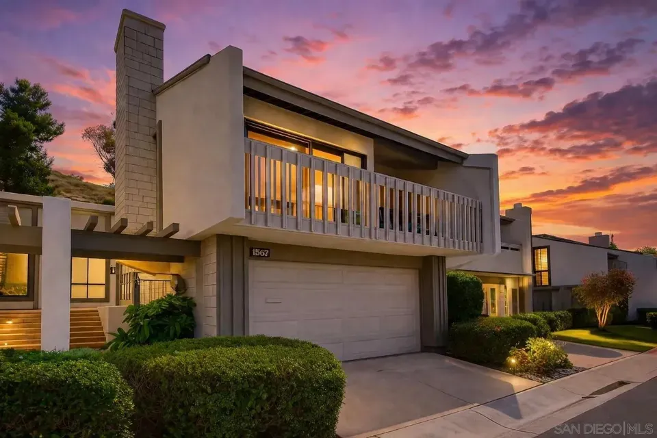 3 Bed 2 Bath Established Multi-Level Townhouse in San Diego, CA - 2