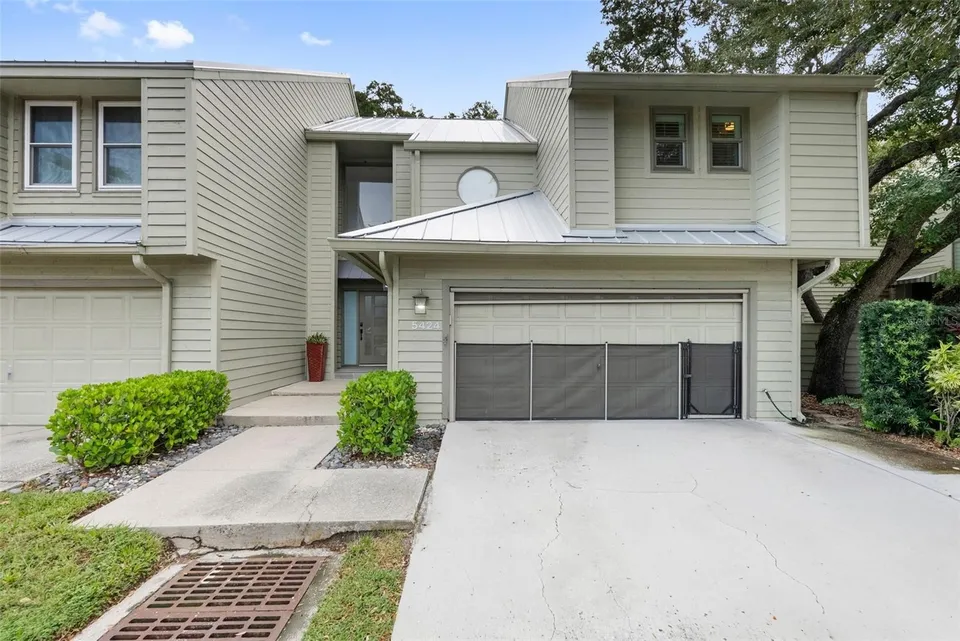 3 Bed 2 Bath Established Multi-Level Townhouse in Tampa, FL - Hero