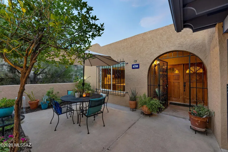 3 Bed 2 Bath Established Multi-Level Townhouse in Tucson, AZ