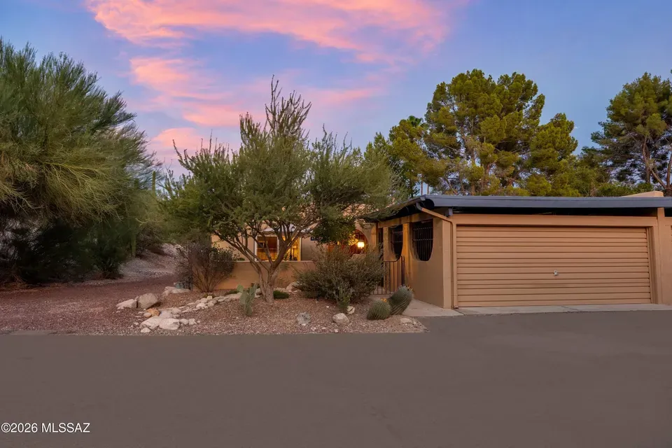 3 Bed 2 Bath Established Multi-Level Townhouse in Tucson, AZ - 2