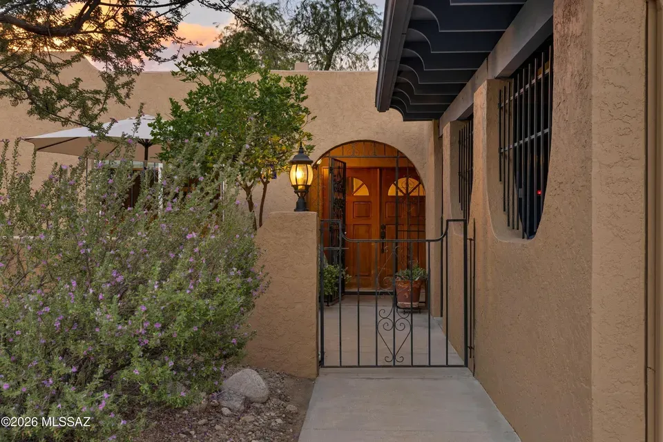 3 Bed 2 Bath Established Multi-Level Townhouse in Tucson, AZ - 3