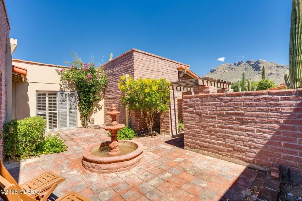 3 Bed 2 Bath Established Multi-Level Townhouse in Tucson, AZ