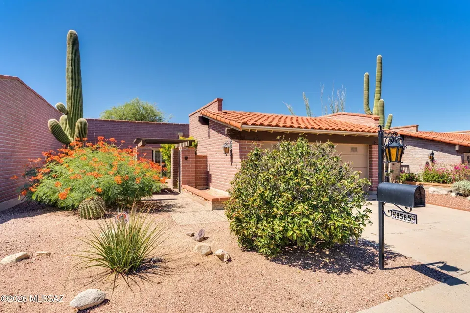 3 Bed 2 Bath Established Multi-Level Townhouse in Tucson, AZ - 2