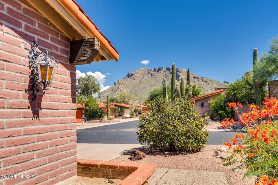 3 Bed 2 Bath Established Multi-Level Townhouse in Tucson, AZ - 3