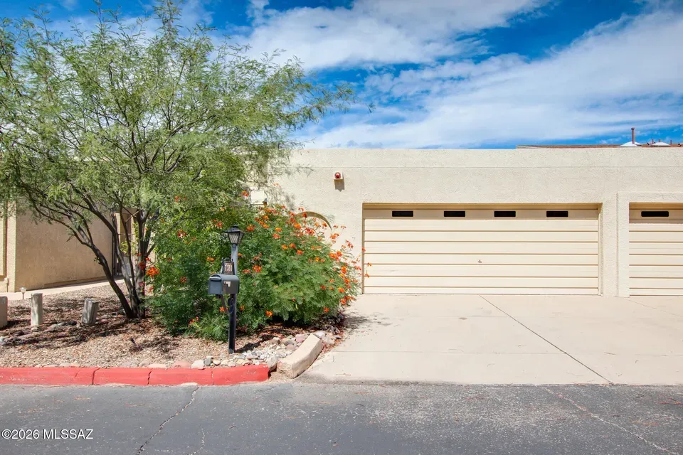 3 Bed 2 Bath Established Multi-Level Townhouse in Tucson, AZ
