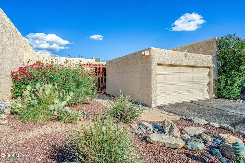 3 Bed 2 Bath Established Multi-Level Townhouse in Tucson, AZ - 1