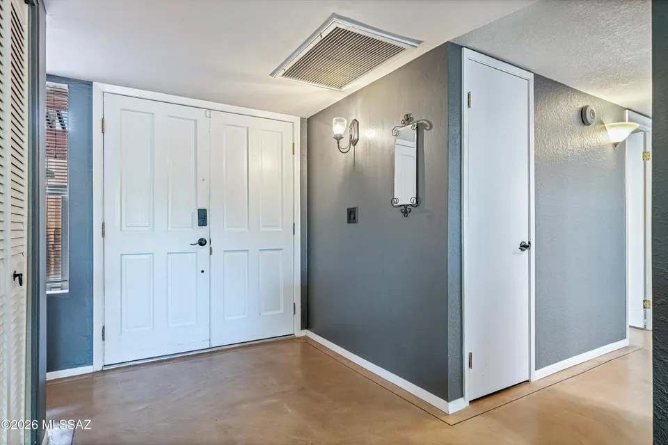 3 Bed 2 Bath Established Multi-Level Townhouse in Tucson, AZ - 2