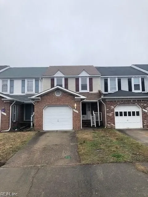 3 Bed 2 Bath Established Multi-Level Townhouse in Virginia Beach, VA