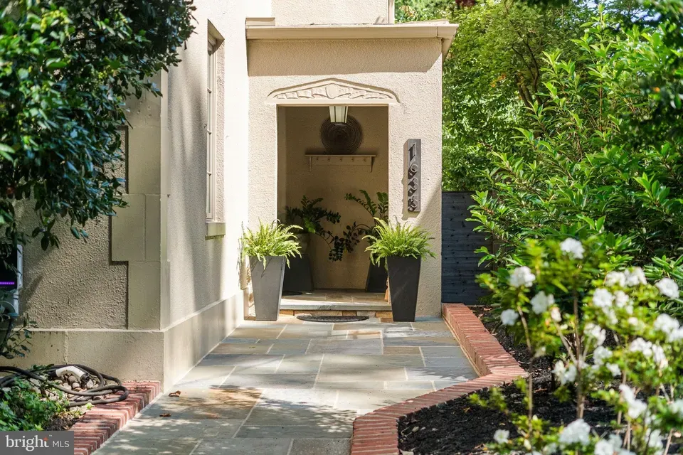 3 Bed 2 Bath Established Multi-Level Townhouse in Washington, DC - 1