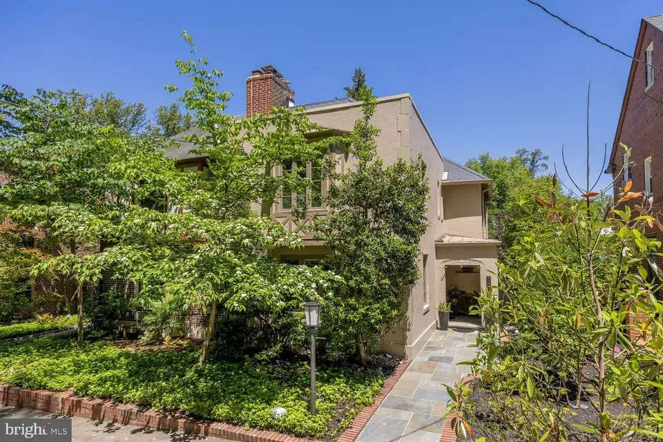 3 Bed 2 Bath Established Multi-Level Townhouse in Washington, DC - 2