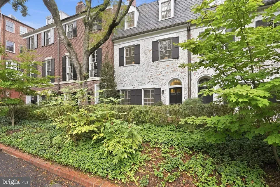 3 Bed 2 Bath Established Multi-Level Townhouse in Washington, DC - 1