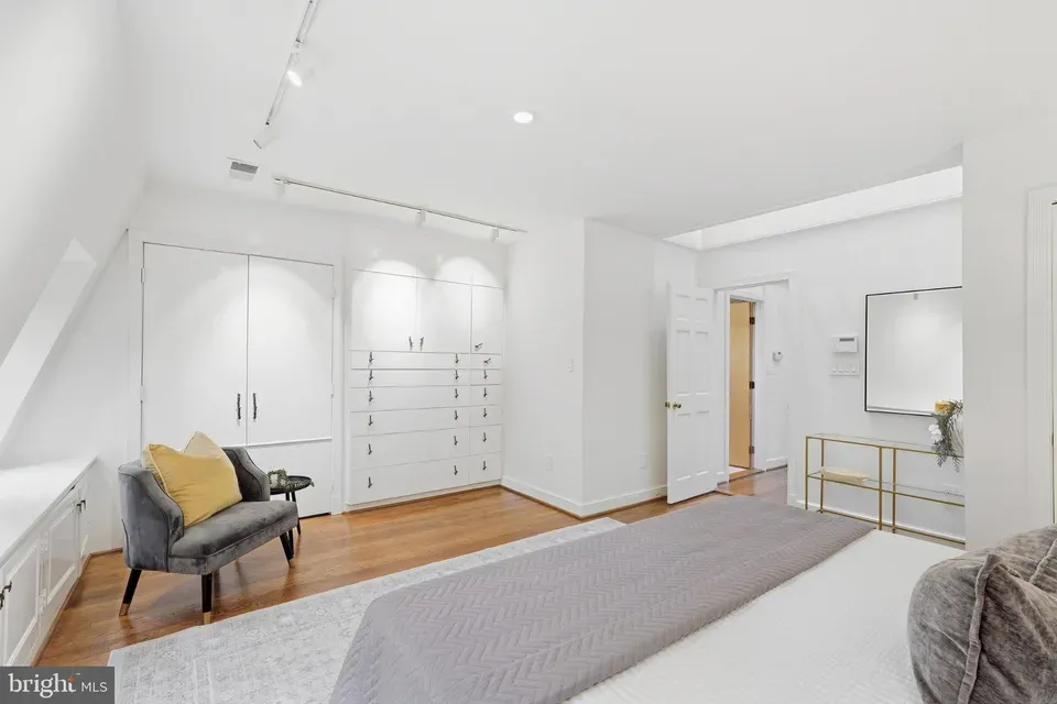 3 Bed 2 Bath Established Multi-Level Townhouse in Washington, DC - 4