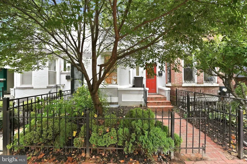 3 Bed 2 Bath Established Multi-Level Townhouse in Washington, DC - 2