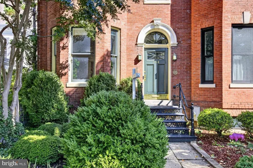 3 Bed 2 Bath Established Multi-Level Townhouse in Washington, DC - 2