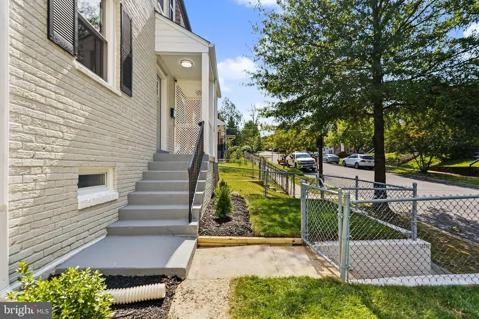 3 Bed 2 Bath Established Multi-Level Townhouse in Washington, DC - 3