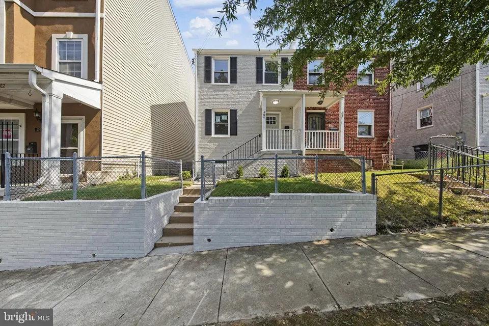 3 Bed 2 Bath Established Multi-Level Townhouse in Washington, DC - 4