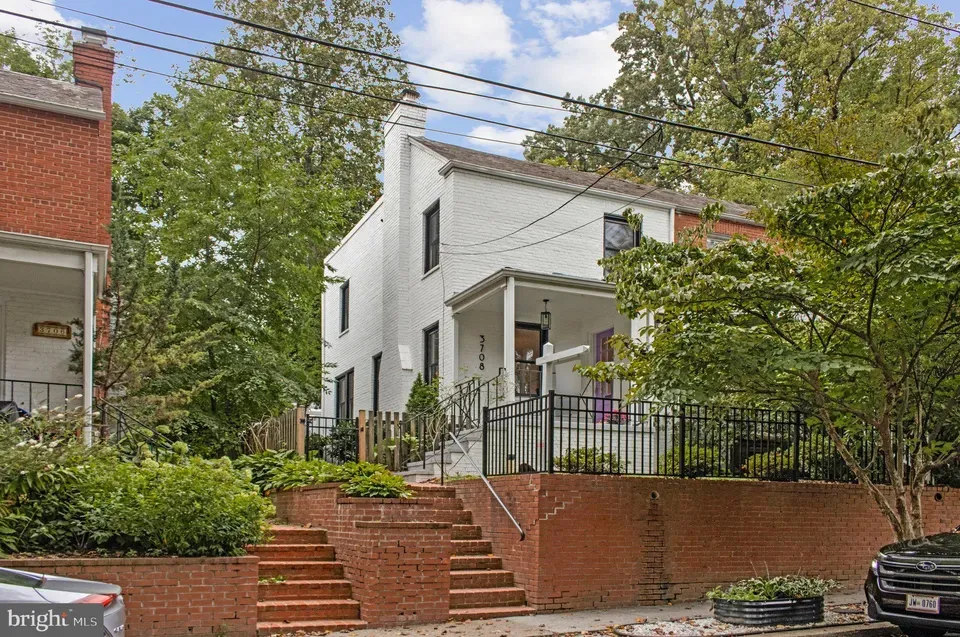 3 Bed 2 Bath Established Multi-Level Townhouse in Washington, DC - 1