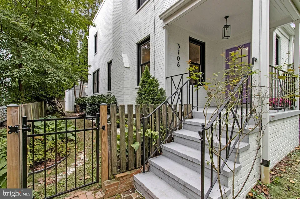 3 Bed 2 Bath Established Multi-Level Townhouse in Washington, DC - 2