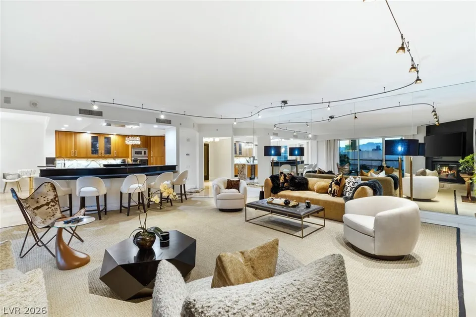 3 Bed 2 Bath Executive Skyline Suite in Las Vegas, NV
