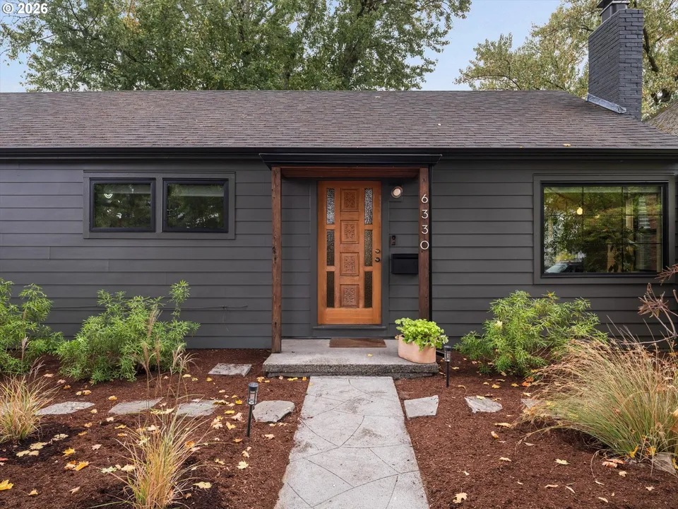 3 Bed 2 Bath Established Mid-Century Residence in Portland, OR