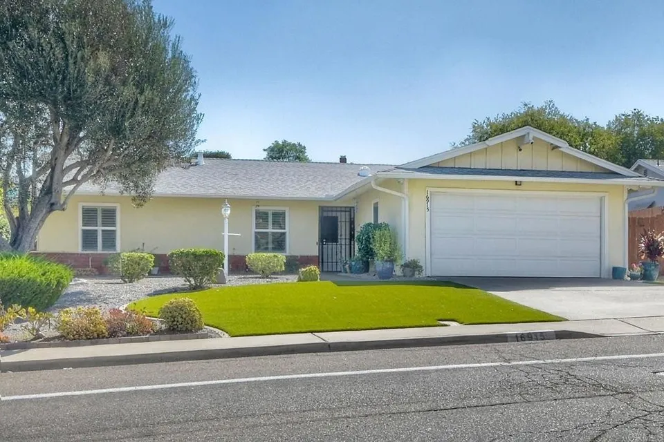 3 Bed 2 Bath Mid-Century Modern in San Diego, CA