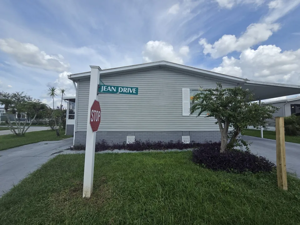 3 Bed 2 Bath Mid-Century Modern in Orlando, FL