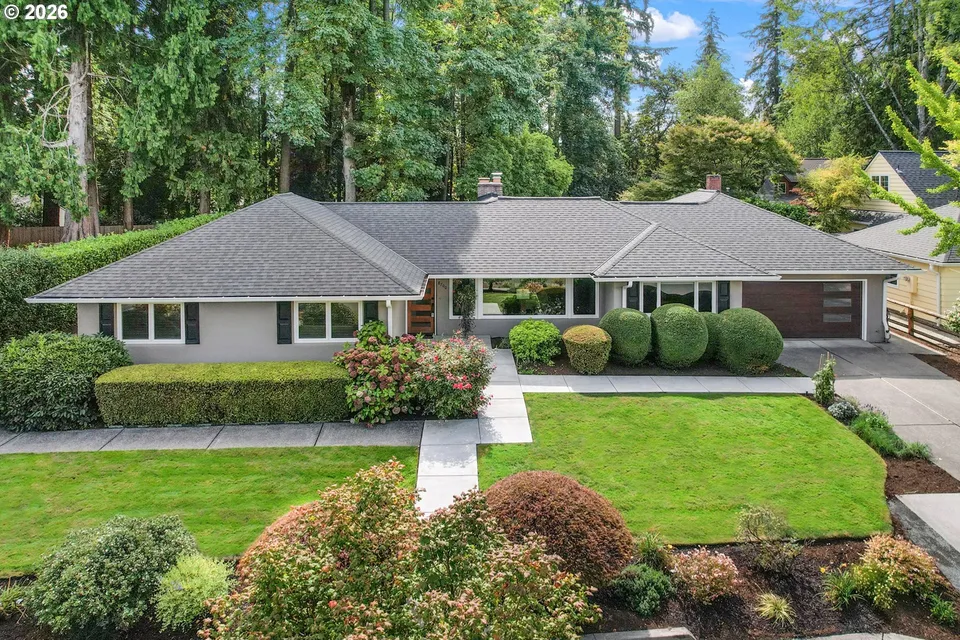 3 Bed 2 Bath Mid-Century Modern in Portland, OR