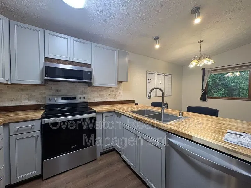 3 Bed 2 Bath Modern Contemporary Residence in Anchorage, AK