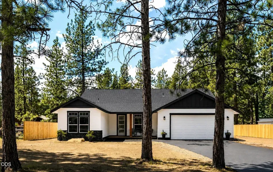 3 Bed 2 Bath Modern Contemporary Residence in Bend, OR - 1