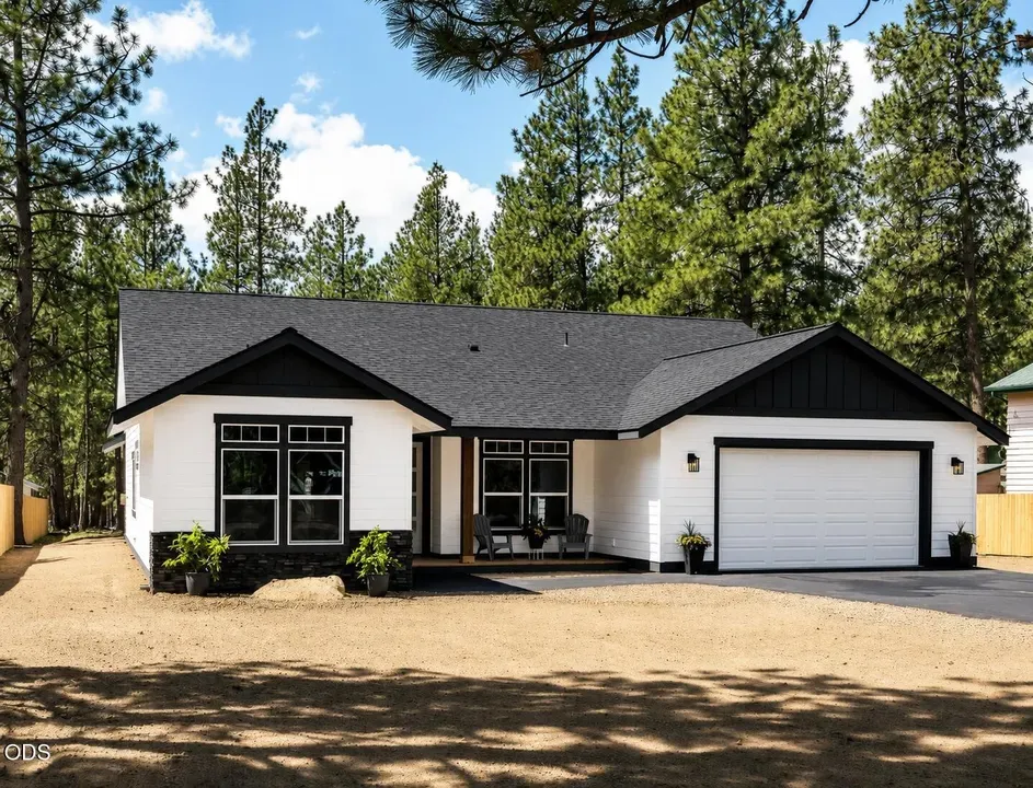 3 Bed 2 Bath Modern Contemporary Residence in Bend, OR - 2