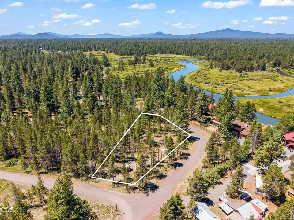 3 Bed 2 Bath Modern Contemporary Residence in Bend, OR - 2