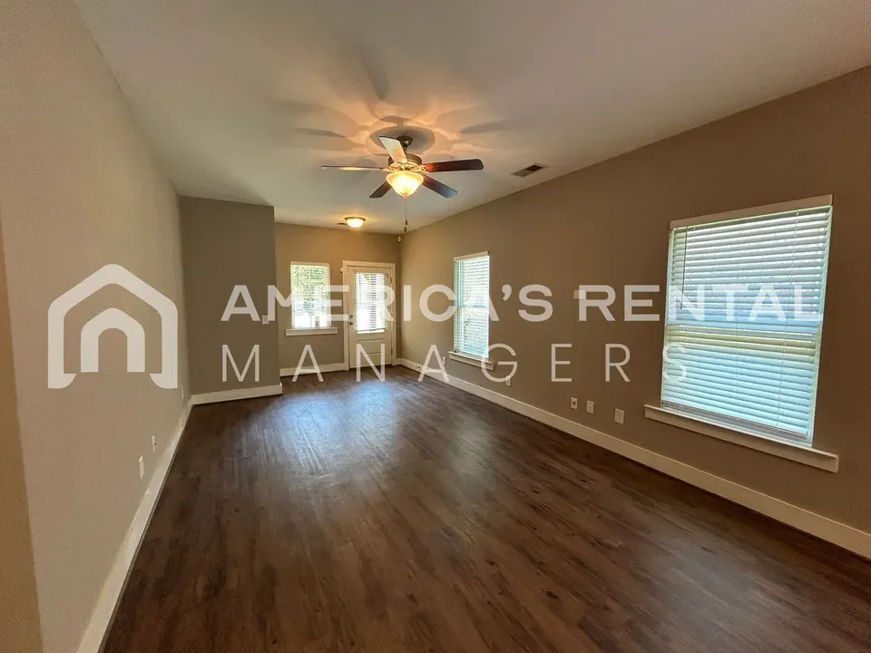 3 Bed 2 Bath Modern Contemporary Residence in Birmingham, AL - 5