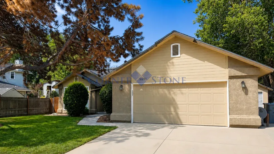 3 Bed 2 Bath Modern Contemporary Residence in Boise, ID