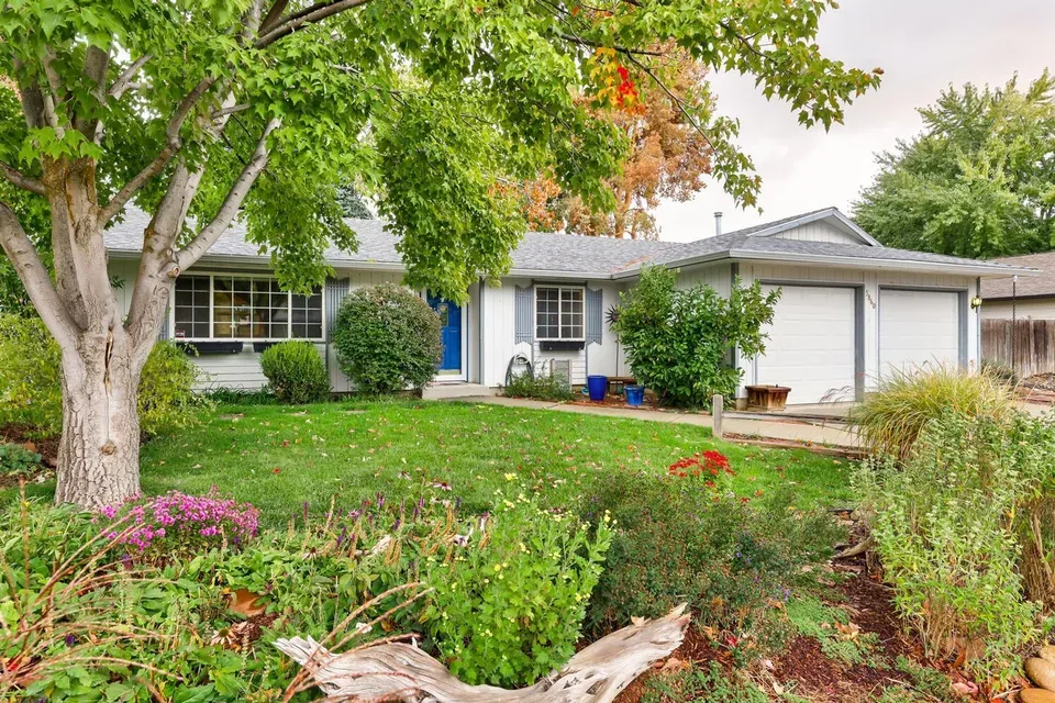 3 Bed 2 Bath Modern Contemporary Residence in Boise, ID