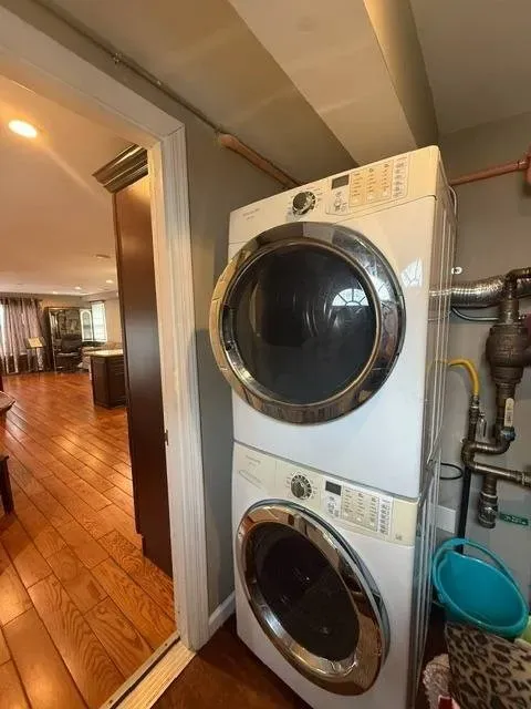 3 Bed 2 Bath Modern Contemporary Residence in Brooklyn, NY - 4