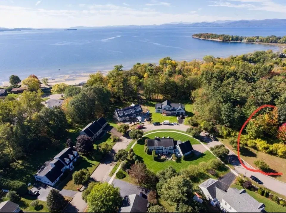 3 Bed 2 Bath Modern Contemporary Residence in Burlington, VT - 3