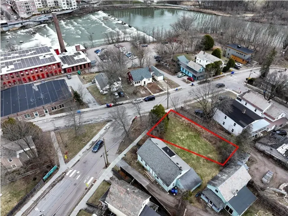 3 Bed 2 Bath Modern Contemporary Residence in Burlington, VT - 2